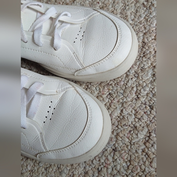 On Women's The Roger Centre Court Sneakers size 8 - Picture 10 of 15